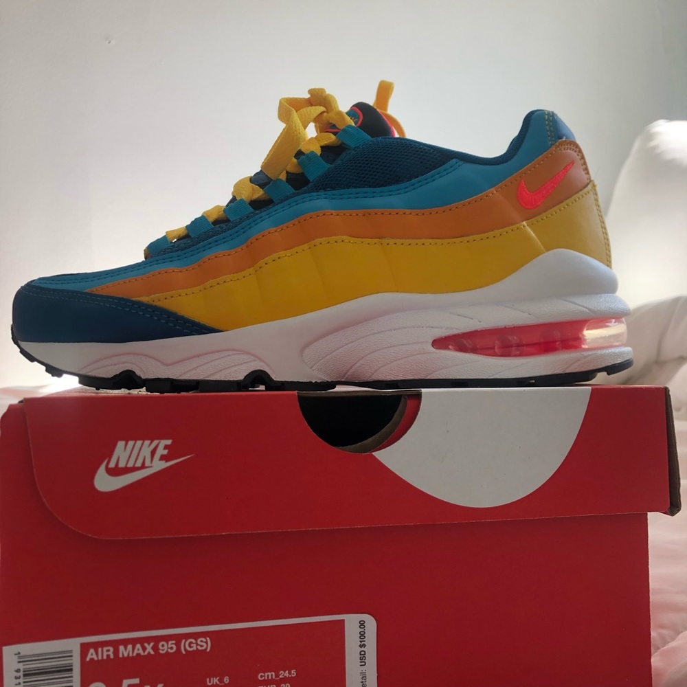 AIRMAX 95 kids 6’5 worn once basically new